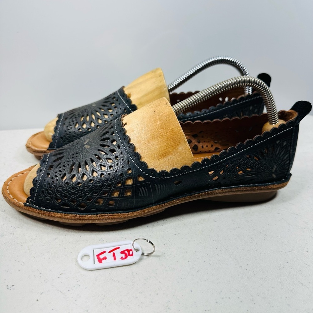 Rue 580 Perforated Leather Sandals Size 40 US 9.5 - 10 - Picture 1 of 8